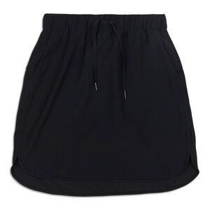 Lululemon On The Fly Skirt. Black. Size 4